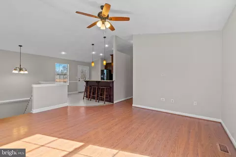 Living - 815 202nd St, Pasadena, MD 21122 photo 1 of 3