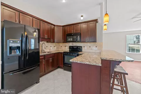 Kitchen - 815 202nd St, Pasadena, MD 21122 photo 3 of 5