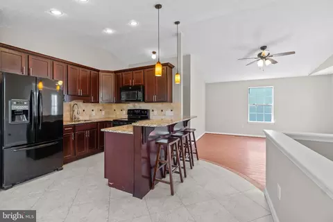 Kitchen - 815 202nd St, Pasadena, MD 21122 photo 2 of 5