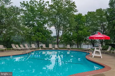 Exterior - 730 S River Landing Rd, Edgewater, MD 21037 photo 5 of 9