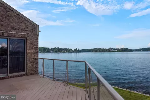Exterior - 730 S River Landing Rd, Edgewater, MD 21037 photo 4 of 9
