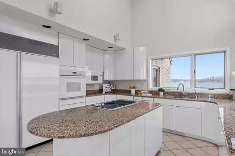 Kitchen - 730 S River Landing Rd, Edgewater, MD 21037 photo 3 of 6