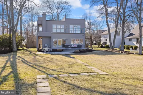 Exterior - 3803 Thomas Point Rd, Annapolis, MD 21403 photo 6 of 9