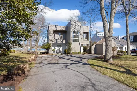 Exterior - 3803 Thomas Point Rd, Annapolis, MD 21403 photo 1 of 9