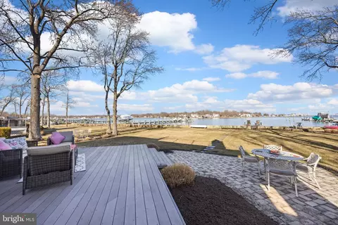 Exterior - 3803 Thomas Point Rd, Annapolis, MD 21403 photo 4 of 9