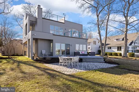 Exterior - 3803 Thomas Point Rd, Annapolis, MD 21403 photo 7 of 9