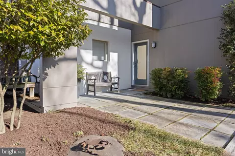 Exterior - 3803 Thomas Point Rd, Annapolis, MD 21403 photo 2 of 9