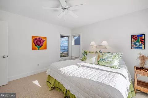 Bedroom - 3803 Thomas Point Rd, Annapolis, MD 21403 photo 3 of 4