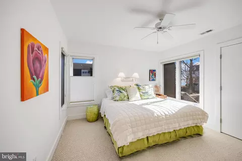 Bedroom - 3803 Thomas Point Rd, Annapolis, MD 21403 photo 4 of 4