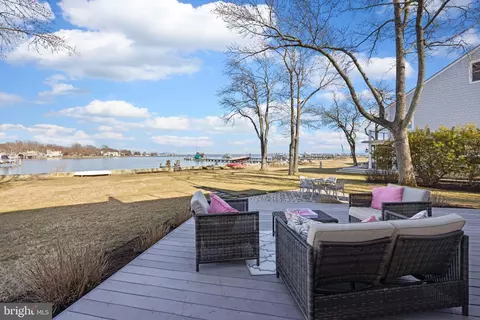 Exterior - 3803 Thomas Point Rd, Annapolis, MD 21403 photo 3 of 9