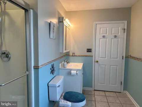 Bath - 7748 Edgewood Ave, Pasadena, MD 21122 photo 3 of 7
