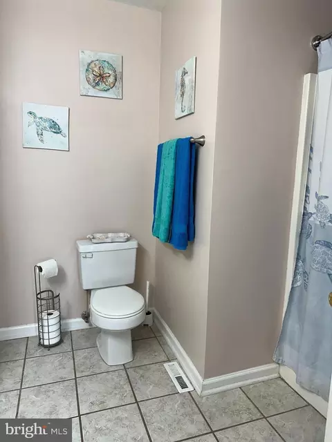 Bath - 7748 Edgewood Ave, Pasadena, MD 21122 photo 7 of 7