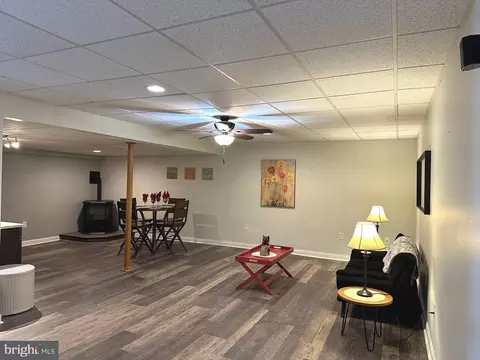 Living - 7748 Edgewood Ave, Pasadena, MD 21122 photo 7 of 7