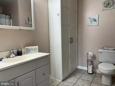Bath - 7748 Edgewood Ave, Pasadena, MD 21122 photo 5 of 7