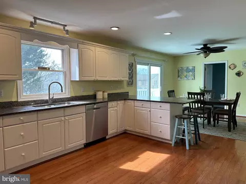 Kitchen - 7748 Edgewood Ave, Pasadena, MD 21122 photo 2 of 2
