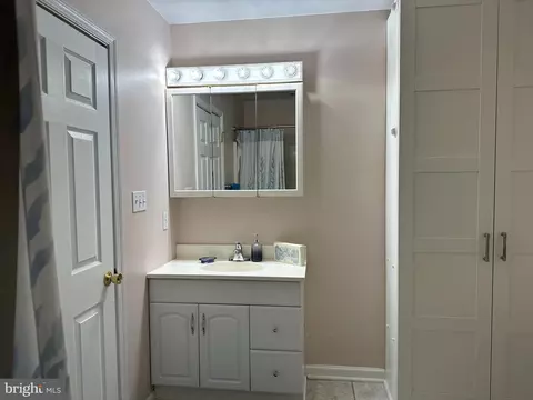 Bath - 7748 Edgewood Ave, Pasadena, MD 21122 photo 6 of 7