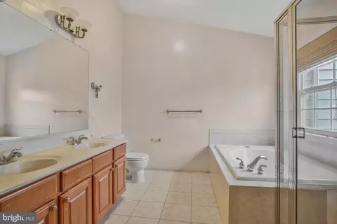 Bath - 67 Two Rivers Dr, Edgewater, MD 21037 photo 3 of 5