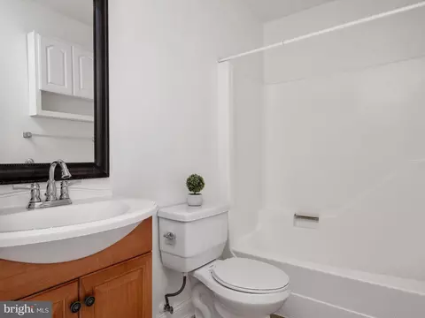 Bath - 1616 Grason Ln, Crofton, MD 21114 photo 3 of 3