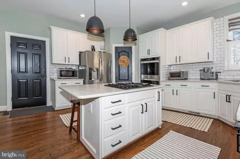 Kitchen - 184 Irene Ave, Pasadena, MD 21122 photo 2 of 3