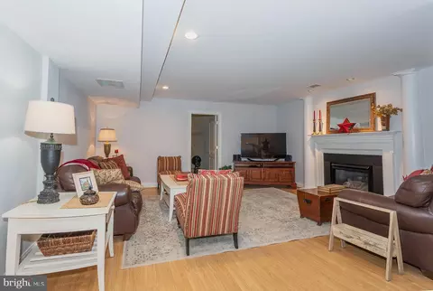 Living - 184 Irene Ave, Pasadena, MD 21122 photo 4 of 6