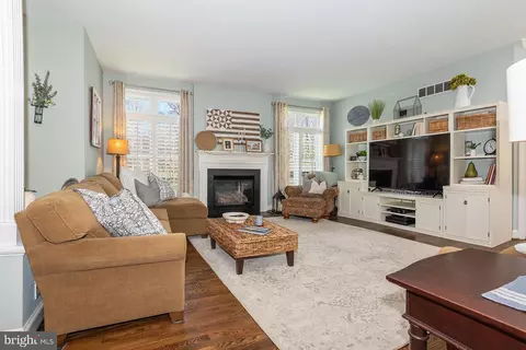 Living - 184 Irene Ave, Pasadena, MD 21122 photo 2 of 6