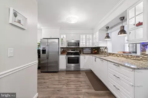 Kitchen - 413 Fairmount Dr, Edgewater, MD 21037 photo 2 of 6