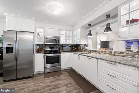 Kitchen - 413 Fairmount Dr, Edgewater, MD 21037 photo 3 of 6
