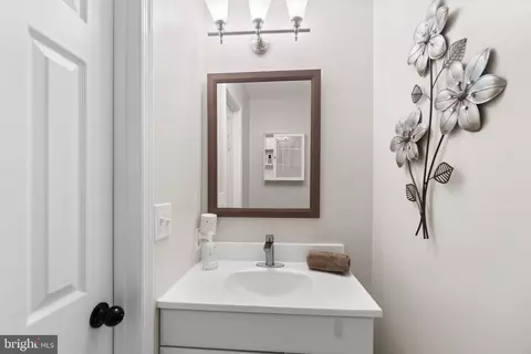 Bath - 413 Fairmount Dr, Edgewater, MD 21037 photo 1 of 2