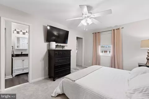 Bedroom - 413 Fairmount Dr, Edgewater, MD 21037 photo 7 of 8