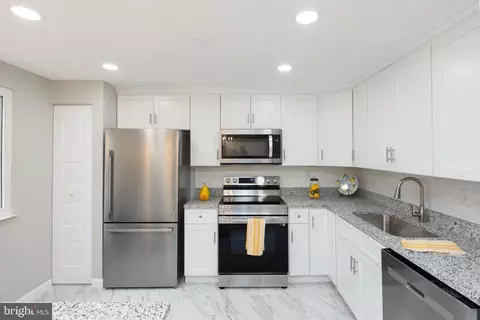 Kitchen - 7964 Union Jack Ct, Pasadena, MD 21122 photo 3 of 7
