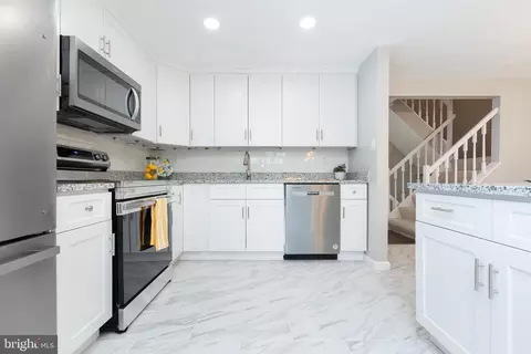 Kitchen - 7964 Union Jack Ct, Pasadena, MD 21122 photo 2 of 7
