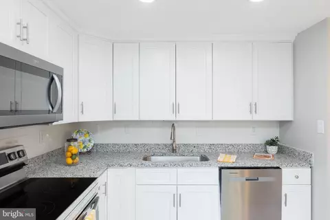 Kitchen - 7964 Union Jack Ct, Pasadena, MD 21122 photo 5 of 7