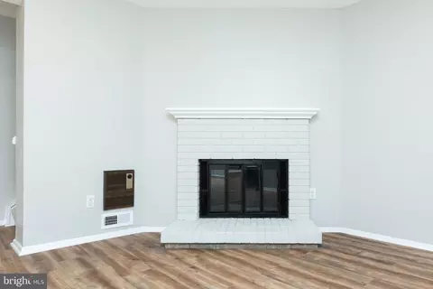 Living - 7964 Union Jack Ct, Pasadena, MD 21122 photo 12 of 15