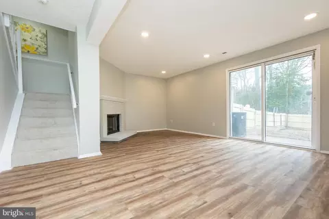 Living - 7964 Union Jack Ct, Pasadena, MD 21122 photo 11 of 15