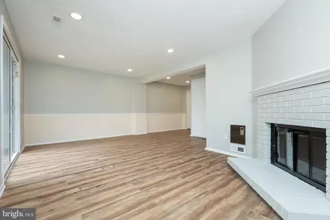 Living - 7964 Union Jack Ct, Pasadena, MD 21122 photo 13 of 15