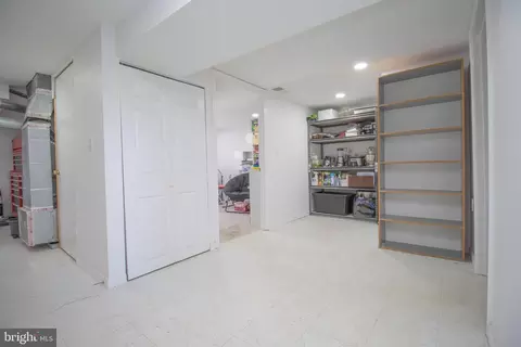 Entry Way - 245 Brock Bridge Rd, Laurel, MD 20724 photo 7 of 8