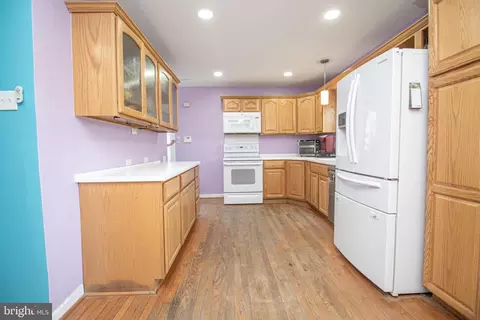Kitchen - 245 Brock Bridge Rd, Laurel, MD 20724 photo 2 of 3