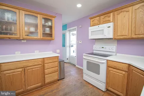 Entry Way - 245 Brock Bridge Rd, Laurel, MD 20724 photo 5 of 8