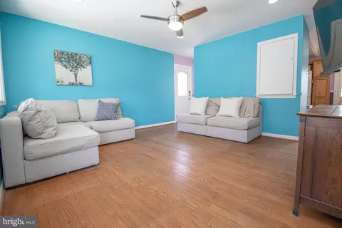 Entry Way - 245 Brock Bridge Rd, Laurel, MD 20724 photo 3 of 8