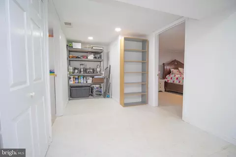 Entry Way - 245 Brock Bridge Rd, Laurel, MD 20724 photo 6 of 8