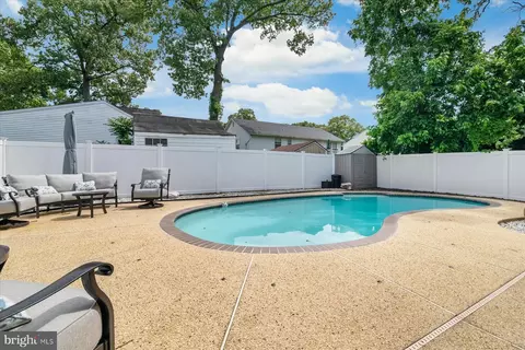 Exterior - 751 210th St, Pasadena, MD 21122 photo 6 of 8