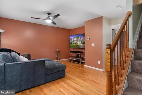 Entry Way - 751 210th St, Pasadena, MD 21122 photo 2 of 5
