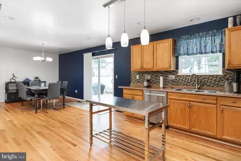 Kitchen - 751 210th St, Pasadena, MD 21122 photo 2 of 2