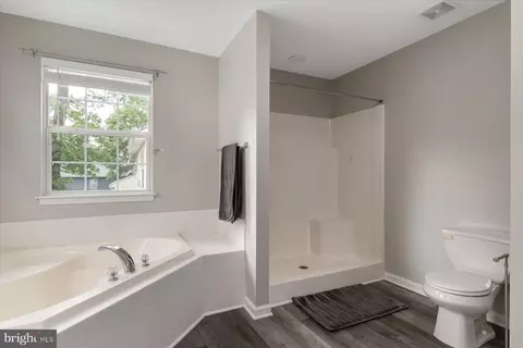 Bath - 751 210th St, Pasadena, MD 21122 photo 2 of 3