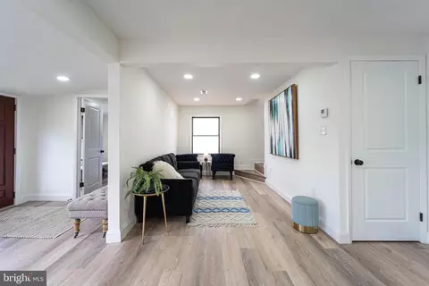 Living - 1707 Ridgely Rd, Edgewater, MD 21037 photo 2 of 3