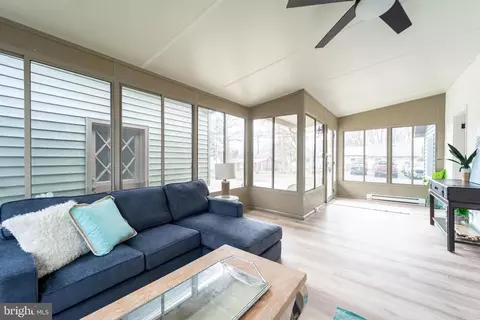 Living - 1707 Ridgely Rd, Edgewater, MD 21037 photo 3 of 3