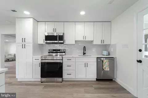 Kitchen - 1707 Ridgely Rd, Edgewater, MD 21037 photo 3 of 5
