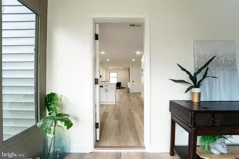 Entry Way - 1707 Ridgely Rd, Edgewater, MD 21037 photo 1 of 4