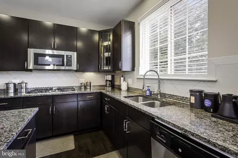 Kitchen - 2313 Meadows Ct, Odenton, MD 21113 photo 2 of 4