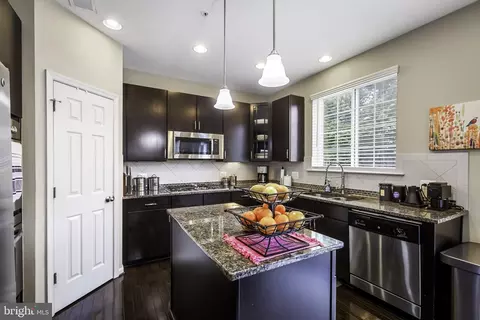 Kitchen - 2313 Meadows Ct, Odenton, MD 21113 photo 3 of 4
